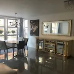 Luxurious 2 Bedroom Apartment Old City
