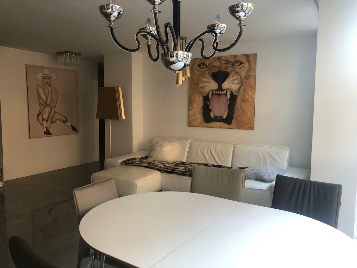 Luxurious 2 Bedroom Old Apartamento Munique